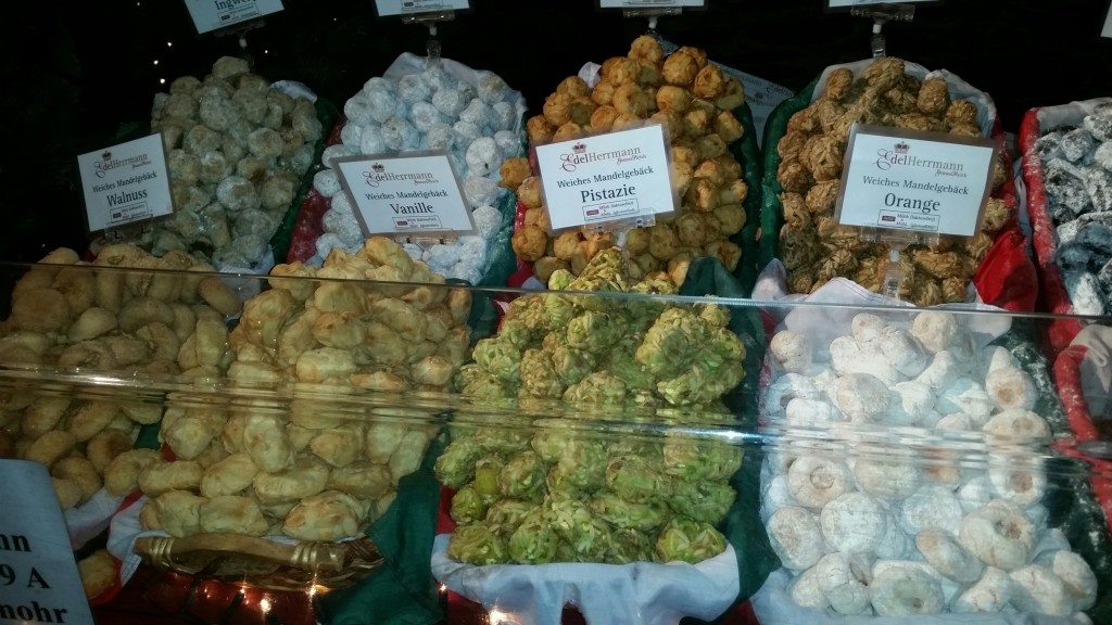 A variety of German Christmas sweets.