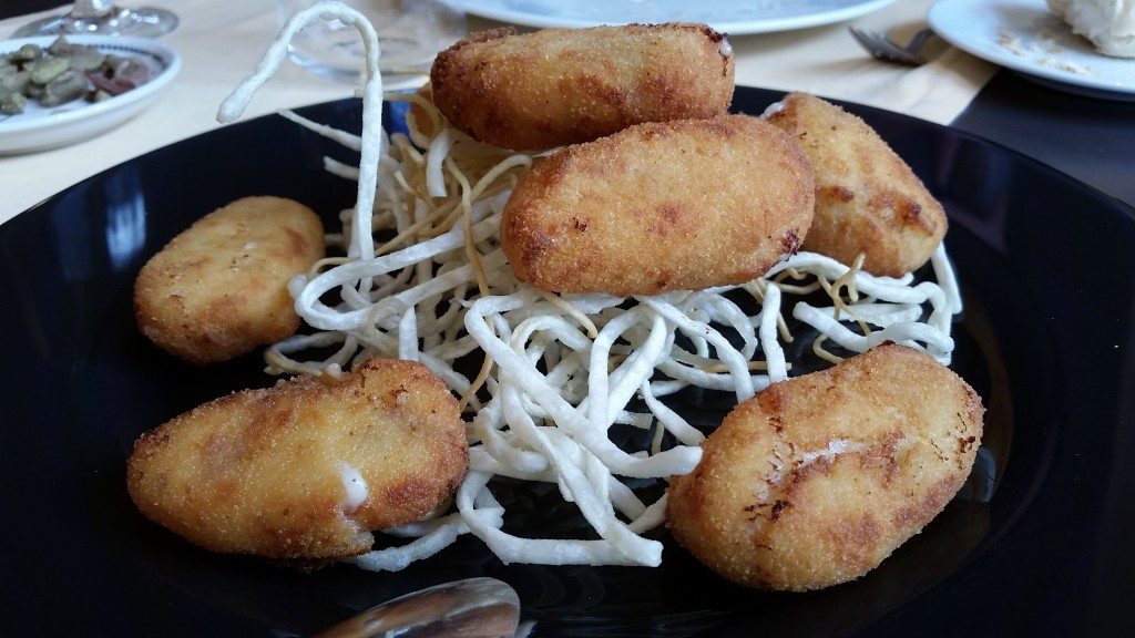 Croquettes con jamon iberico. 